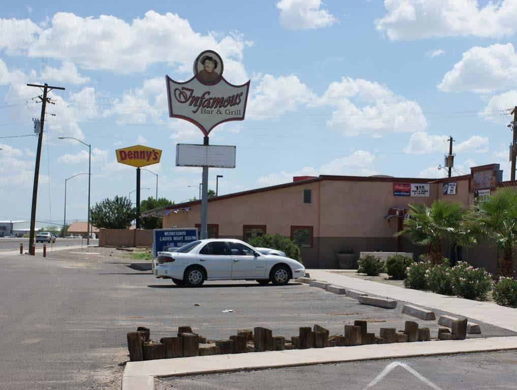 Hwy Express Inn And Suites Thatcher Экстерьер фото